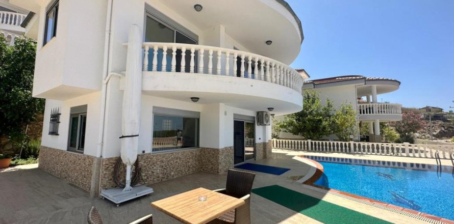 4 habitaciones Villa en Kargicak, Turkey No. 122590