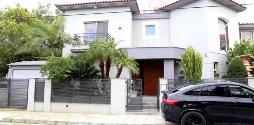 6 bedrooms Villa in Nicosia, Cyprus No. 106301