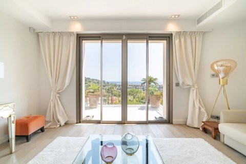 5 bedrooms Villa in Cannes, France No. 69141 8