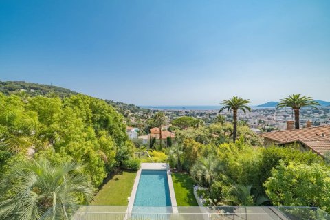 5 bedrooms Villa in Cannes, France No. 69141 2