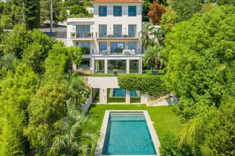 5 bedrooms Villa in Cannes, France No. 69141 1