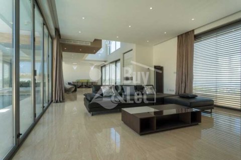 4 bedrooms Villa in Germasogeia, Cyprus No. 77185 3