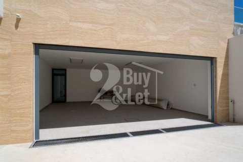 4 bedrooms Villa in Germasogeia, Cyprus No. 77185 12