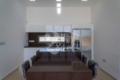 4 bedrooms Villa in Germasogeia, Cyprus No. 77185 4