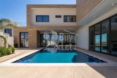 4 bedrooms Villa in Germasogeia, Cyprus No. 77185 1