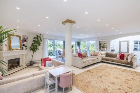 7 bedrooms Villa in Roquefort-les-Pins, France No. 69049 2