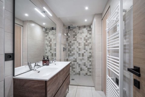 2 bedrooms Apartment in Courchevel, France No. 99508 9