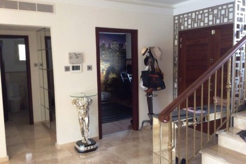 4 bedrooms Villa in Limassol, Cyprus No. 105776 7
