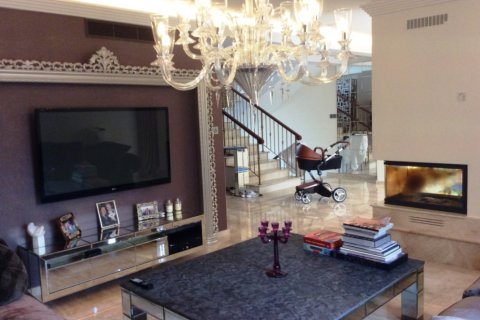 4 bedrooms Villa in Limassol, Cyprus No. 105776 2