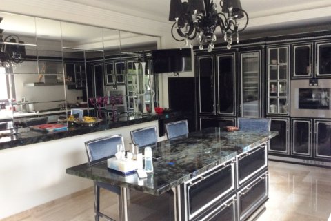 4 bedrooms Villa in Limassol, Cyprus No. 105776 5