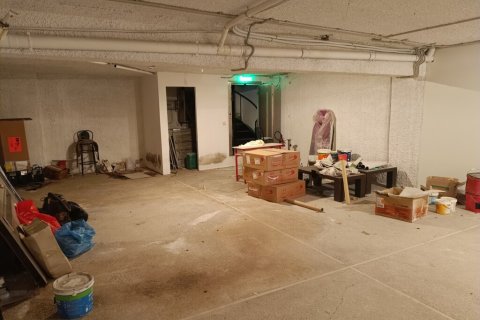 298m² Commercial property in Glyfada, Greece No. 108389 12