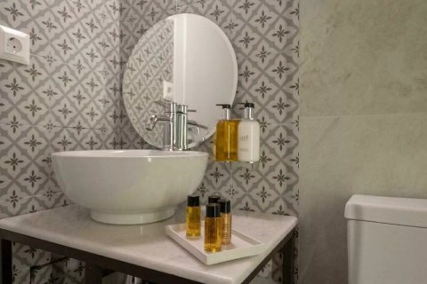 5 rooms Building in Athens, Greece No. 109215 7