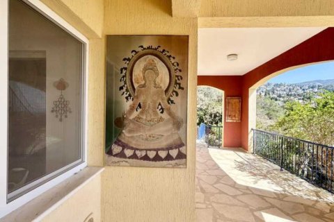 Дом с 4 спальнями в Тала, Кипр №101071 14