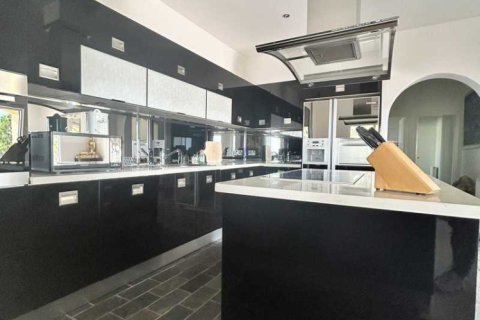 Дом с 4 спальнями в Тала, Кипр №101071 11