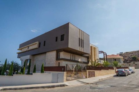 6 chambres House à Agios Athanasios, Cyprus No. 66127 10