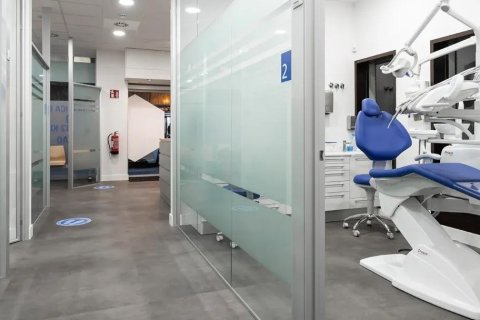 685m² Commercial property à Barcelona, Spain No. 126480