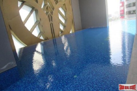 2 bedrooms Apartment in Bangkok, Thailand No. 96373 2