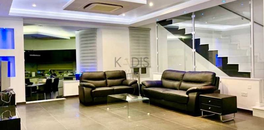 5 bedrooms Villa in Agios Athanasios, Cyprus No. 74135