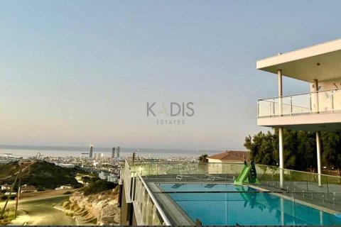 5 bedrooms Villa in Agios Athanasios, Cyprus No. 74135 2