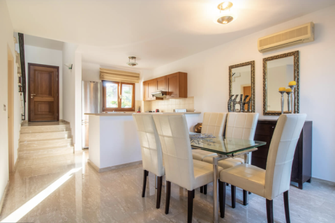 3 bedrooms House in Paphos, Cyprus No. 29848 2