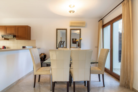 3 bedrooms House in Paphos, Cyprus No. 29848 3