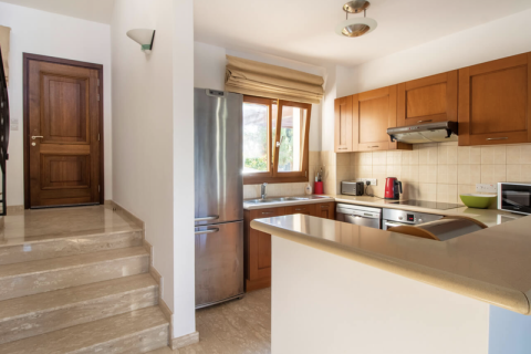 3 bedrooms House in Paphos, Cyprus No. 29848 6