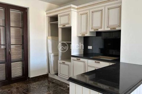 3 bedrooms Apartment in Limassol, Cyprus No. 103222 2