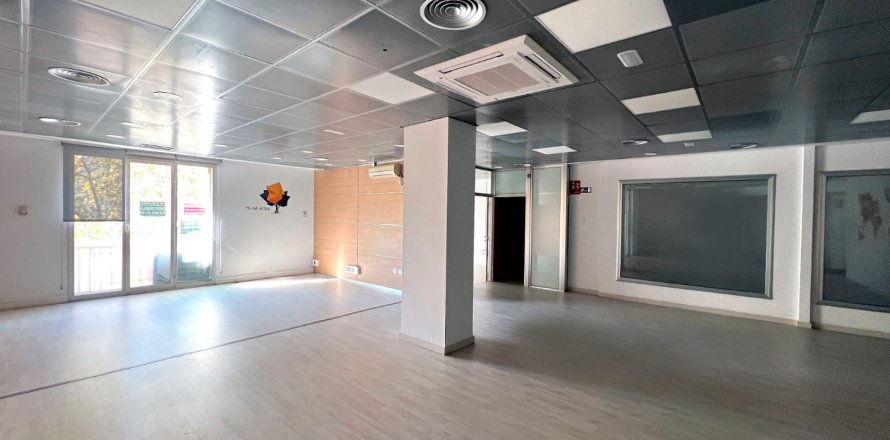 322m² Commercial property en Eixample, Spain No. 110689