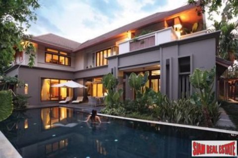 4 bedrooms Villa in Chiang Mai, Thailand No. 95738 1