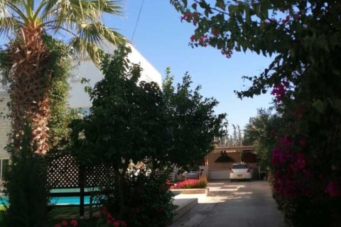 Вилла с 5 спальнями в Лакатамия, Кипр №63125 9