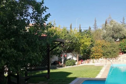 Вилла с 5 спальнями в Лакатамия, Кипр №63125 1