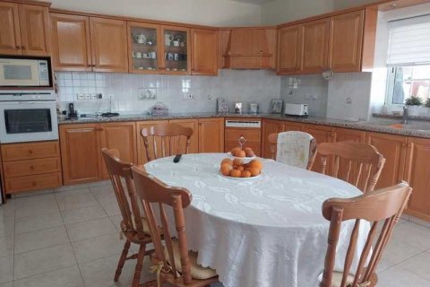 Дом с 7 спальнями в Лимассол, Кипр №43021 5