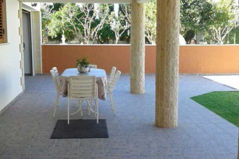 4 bedrooms House in Agios Athanasios, Cyprus No. 76823 1