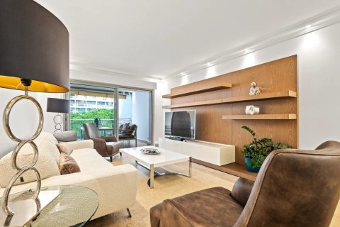 2 bedrooms Apartment in Cannes, France No. 68845 2
