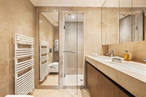 2 bedrooms Apartment in Cannes, France No. 68845 9