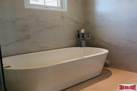 5 bedrooms Villa in Bangkok, Thailand No. 96973 17