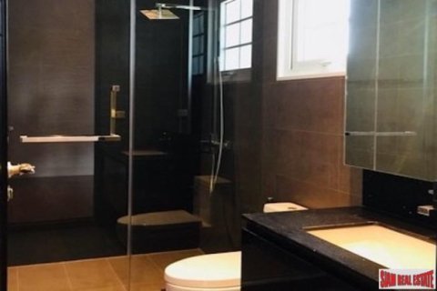 5 bedrooms Villa in Bangkok, Thailand No. 96973 11