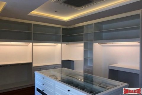5 bedrooms Villa in Bangkok, Thailand No. 96973 9