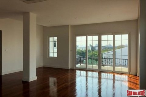 5 bedrooms Villa in Bangkok, Thailand No. 96973 13