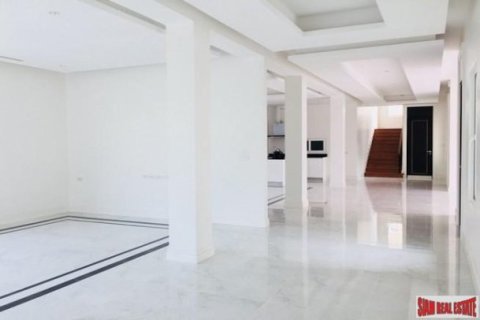 5 bedrooms Villa in Bangkok, Thailand No. 96973 7