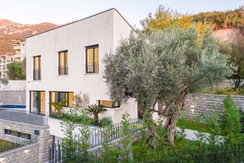 3 bedrooms House in Budva, Montenegro No. 83673 6