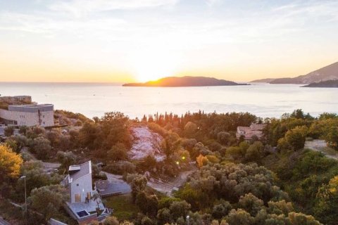 3 bedrooms House in Budva, Montenegro No. 83673 4