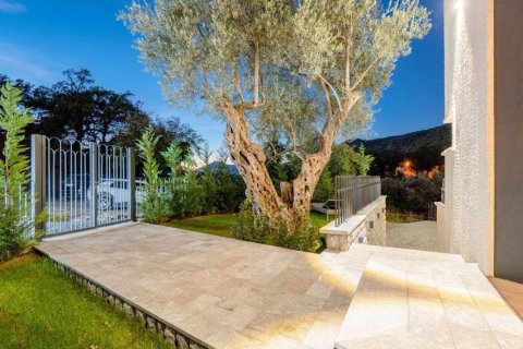 3 bedrooms House in Budva, Montenegro No. 83673 16