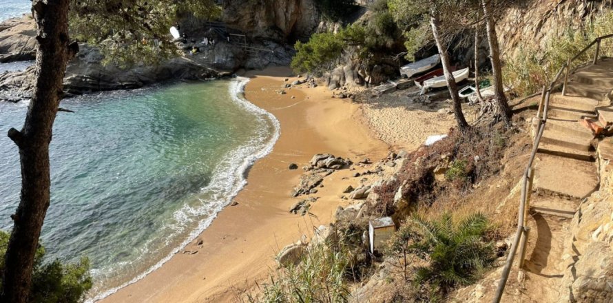 Land in Platja D'aro, Spain No. 99039