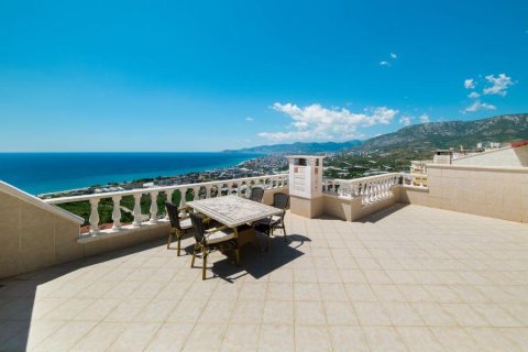 5 rooms Villa à Kargicak, Turkey No. 124189