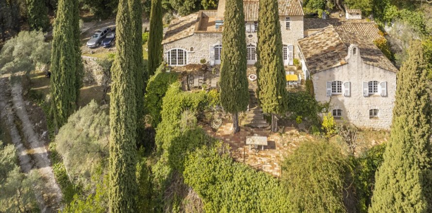 5 bedrooms Villa in Tourrettes-sur-Loup, France No. 67250