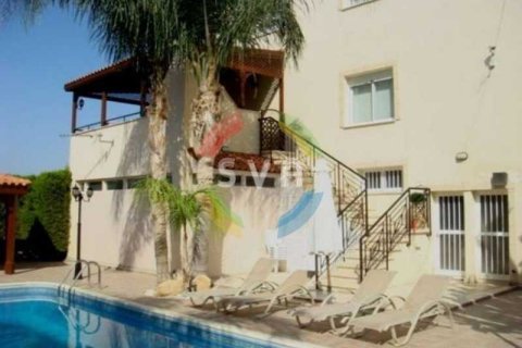 4 bedrooms Villa in Limassol, Cyprus No. 81687 1