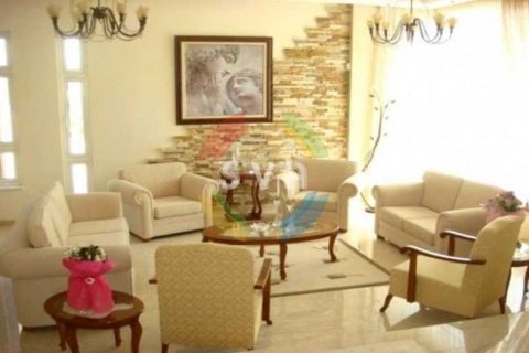 4 bedrooms Villa in Limassol, Cyprus No. 81687 6