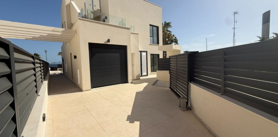 3 bedrooms Villa in Los Alcazares, Spain No. 111555
