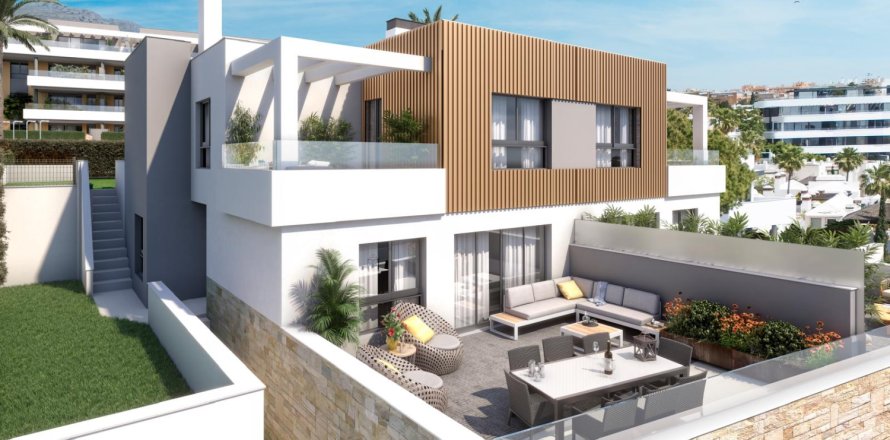 4 bedrooms Villa in Torremolinos, Spain No. 112314